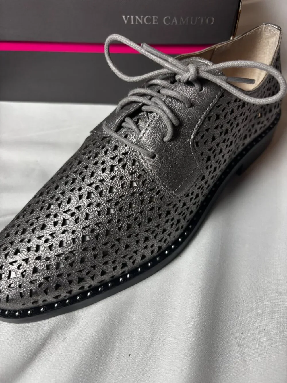 Vince Camuto Women’s VC-Lesta Gunmetal Metallic Oxford Shoes | Size US 7